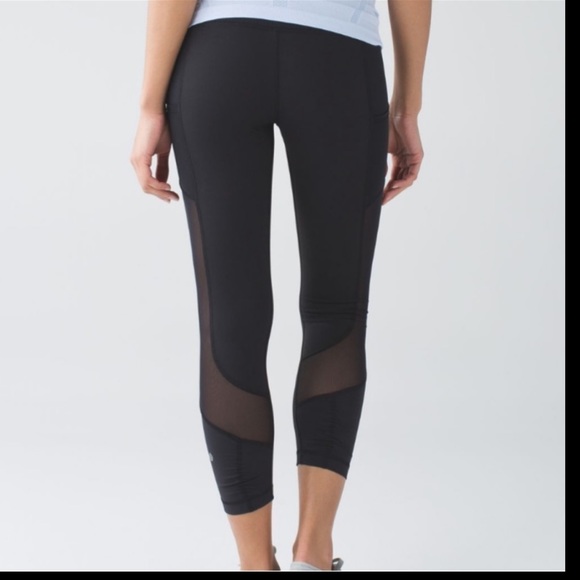 Lululemon Seek The Heat Crop Black size 6 - Picture 1 of 8